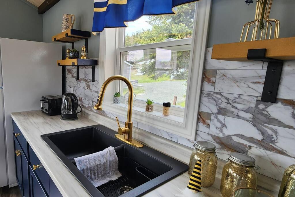 Family Ties Vacation Home - Rossy House Twillingate Eksteriør bilde