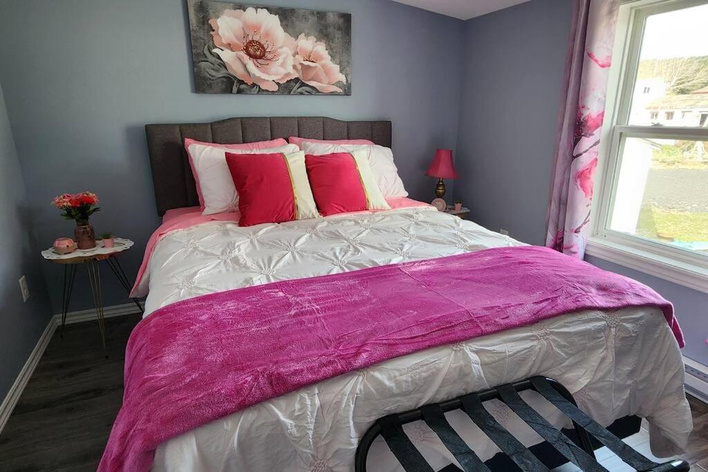 Family Ties Vacation Home - Rossy House Twillingate Eksteriør bilde